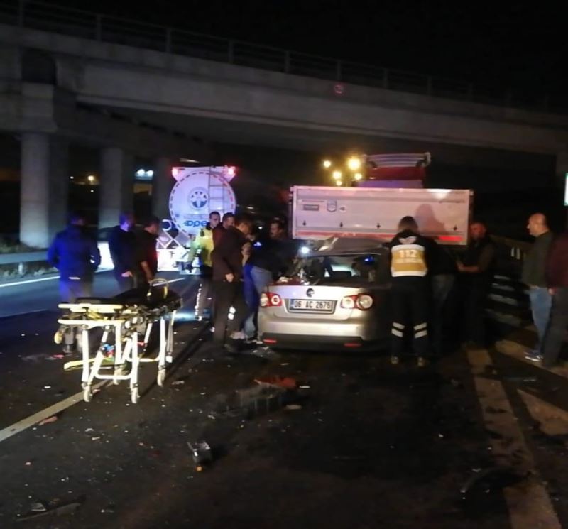 Ankara’da bir otomobil TIR’a arkadan ok gibi saplandı: 1 yaralı
