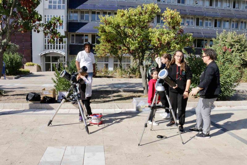 Muğla’da öğrenciler güneş tutulmasını izledi
