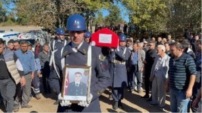 Kaza sonucu hayatını kaybeden Uzman Çavuş Karakaya son yolculuğuna uğurlandı
