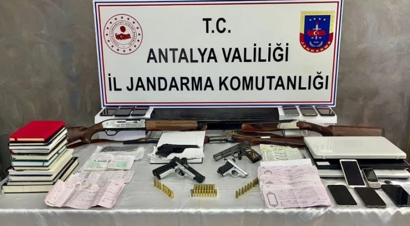 Antalya merkezli 3 ilde  tefecilik yağma ve silahla tehdit operasyonu: 12 şüpheli yakalandı
