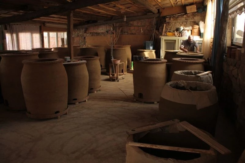 Çamura elleriyle şekil veren kentin son tandır ustası meslekte 44 yılı geride bıraktı
