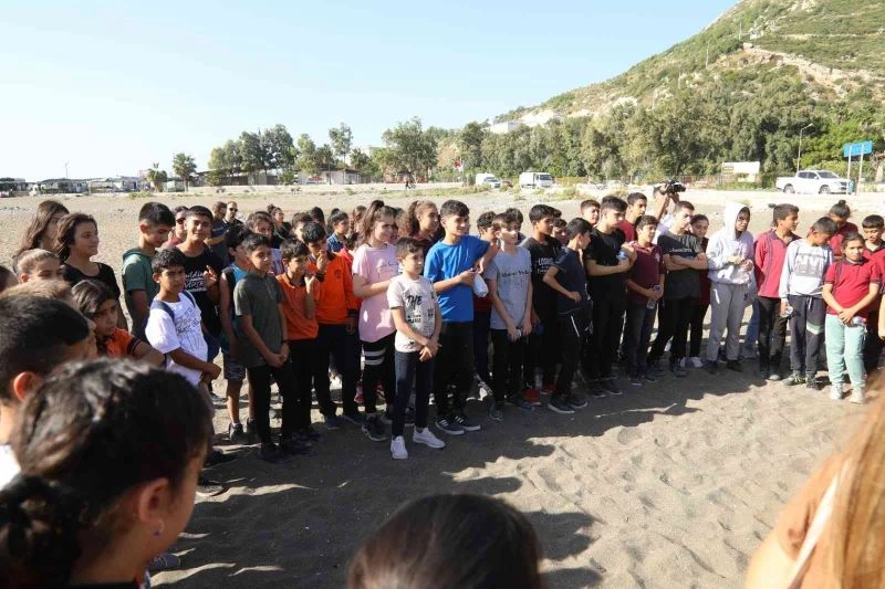 Hatay’da 100 öğrenciye deniz kirliliği anlatıldı