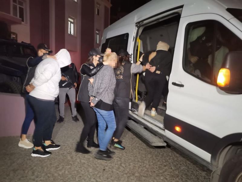 İzmir’de teröristin saklanmasına yardımcı olan 4 şüpheliye tutuklama
