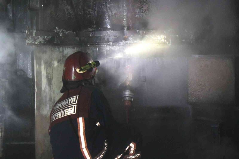 Ahşap çatal-kaşık üreten tesiste korkutan yangın: Çok sayıda ekip sevk edildi
