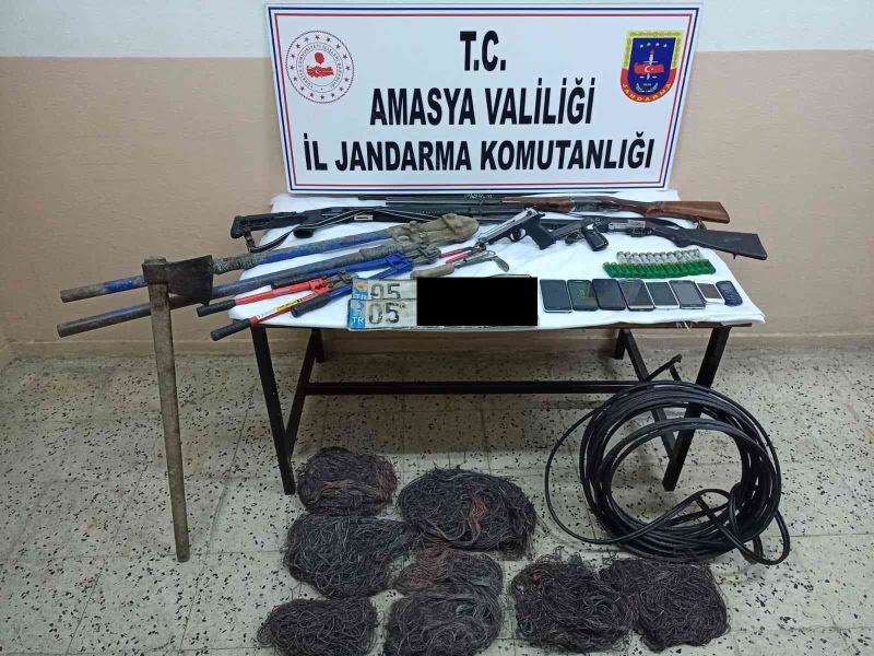 Amasya’da jandarma ekiplerinden kablo ve tarım aleti hırsızlarına operasyon: 3 tutuklama
