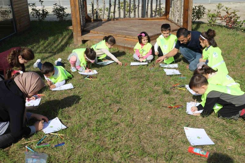 Öğrenciler Orman Okulu’nda hem eğleniyor hem keşfediyor
