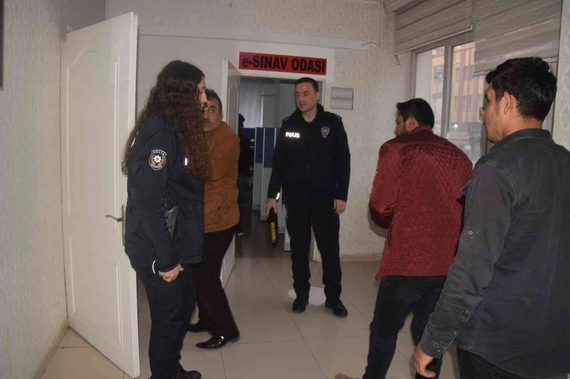 Ehliyet sınavında joker operasyonu: 5 gözaltı
