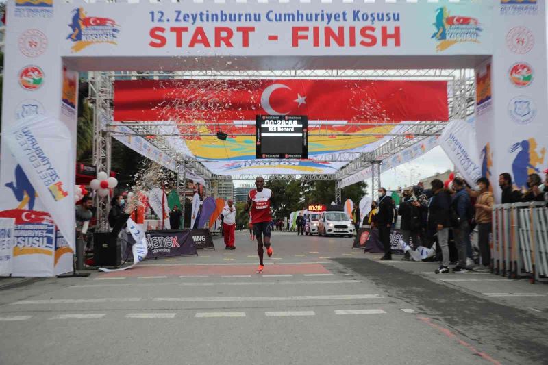 Zeytinburnu’nda bin 242 sporcu cumhuriyet için koşacak
