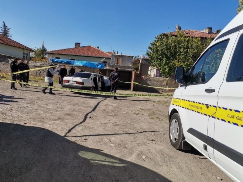 Otomobilde cansız bedeni bulunan 2 kişi karbonmonoksit gazından zehirlenmiş
