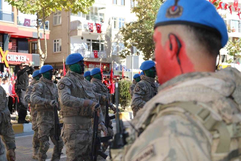 Elazığ’da 29 Ekim Cumhuriyet Bayramında JÖH’lerin gösterisi nefes kesti
