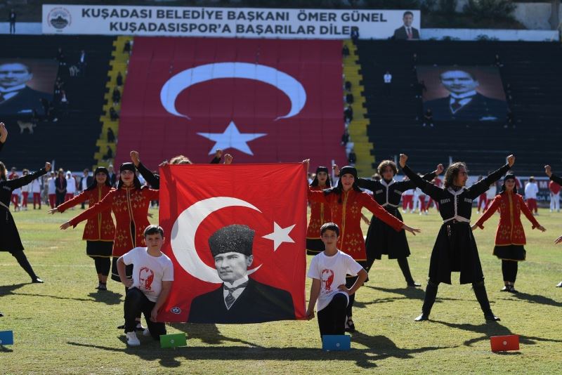 Kuşadası’nda Cumhuriyet Bayramı kutlamalarına yoğun ilgi
