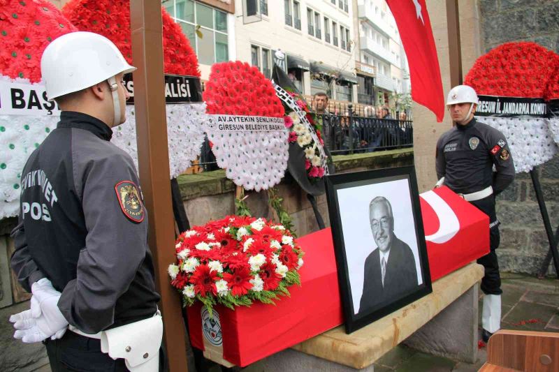 Giresun eski milletvekili ve Sağlık Bakanlığı müsteşarı Ergun Özdemir’e son görev
