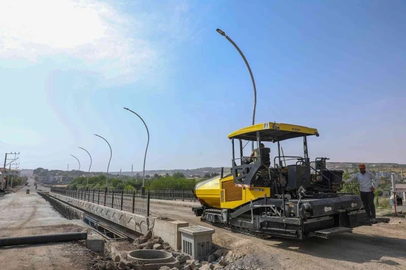 Diyarbakır Büyükşehir Belediyesinin yol iyileştirme çalışmaları devam ediyor
