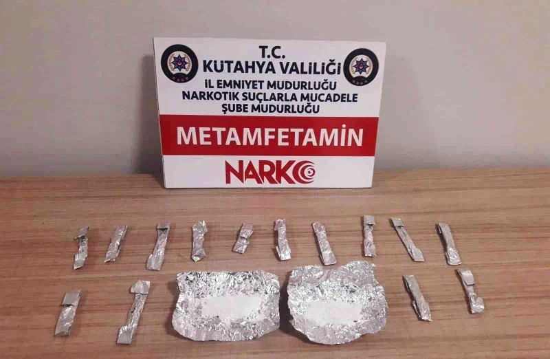 Kütahya’da Polis Timlerince durdurulan araçta uyuşturucu ele geçirildi
