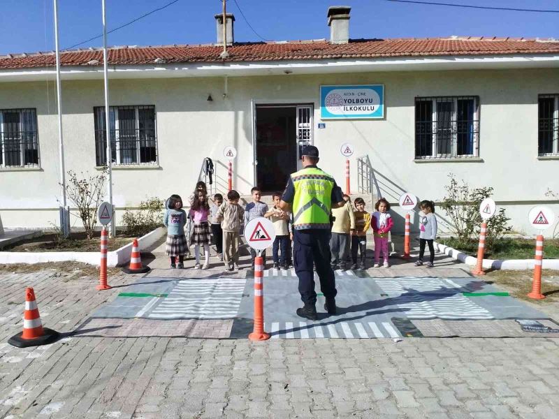 Çine’de 21 öğrenci “trafik dedektifi” oldu
