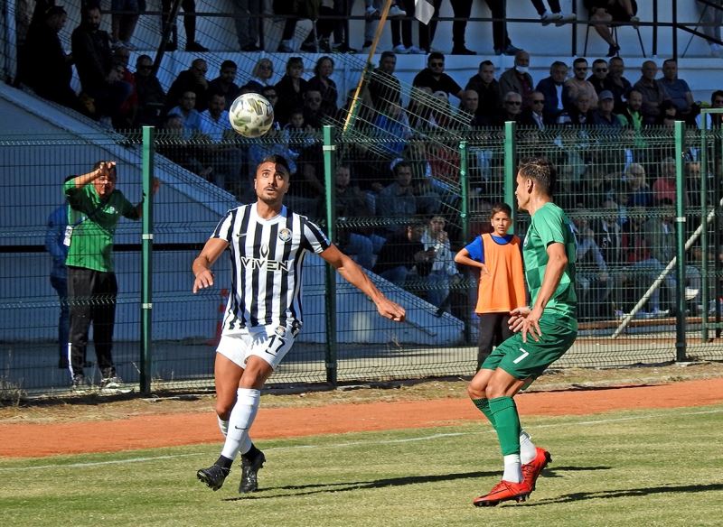 Çeşme Belediyespor, Salihli Belediyespor’u 5-0 mağlup etti
