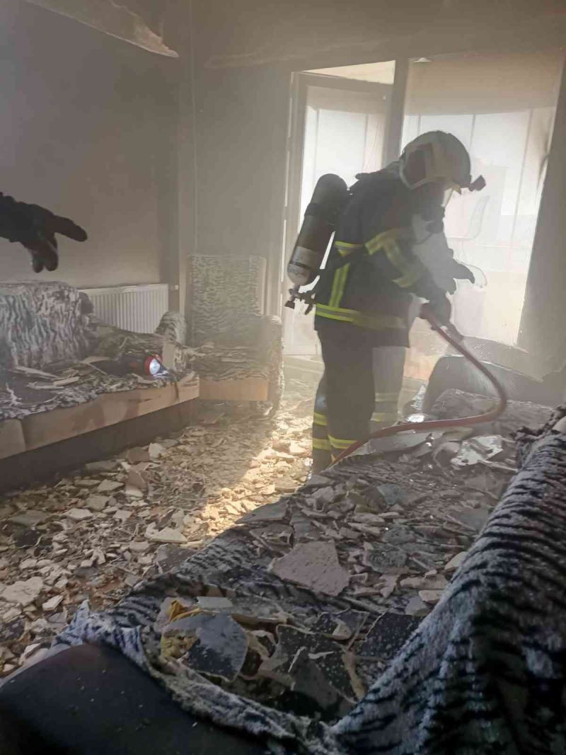 Kastamonu’da bir binanın 12’nci katında çıkan yangını itfaiye söndürdü
