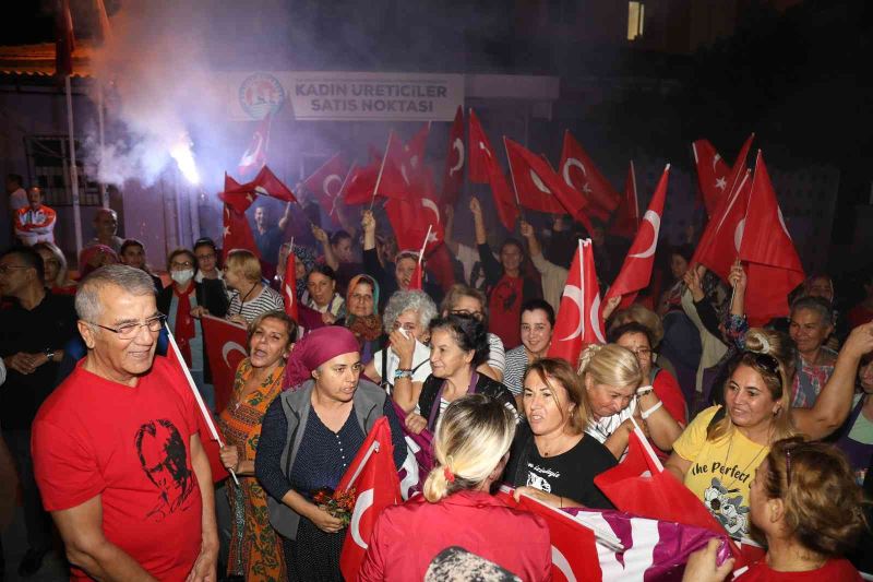 Mezitli’de Cumhuriyet coşkusu caddelere sığmadı
