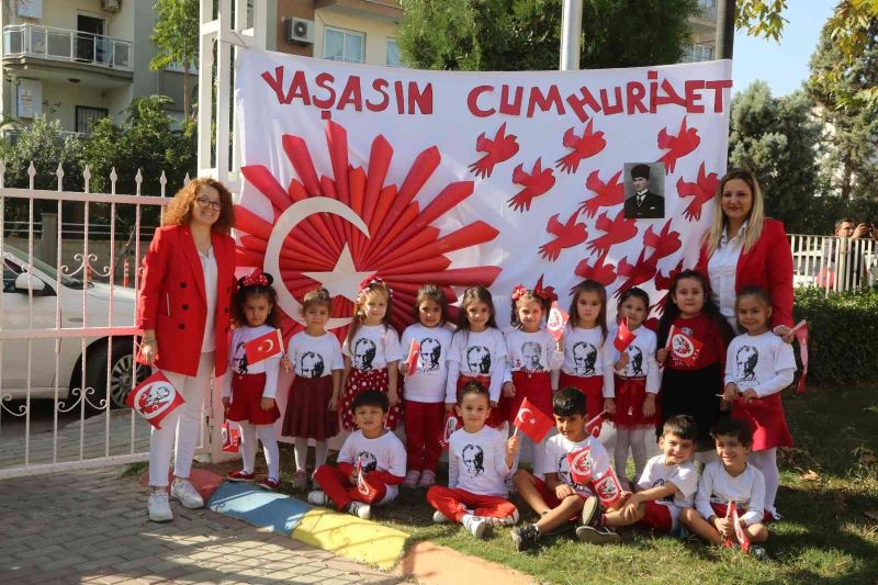 Efeler’in kreşlerinde Cumhuriyet Bayramı coşkusu yaşandı
