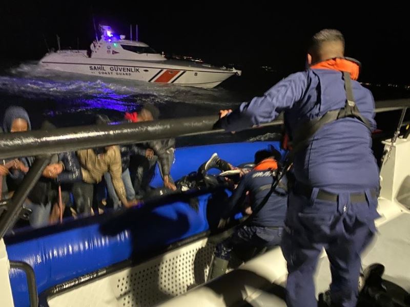 Ayvalık açıklarında 135 düzensiz göçmen kurtarıldı
