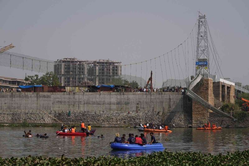 Hindistan’daki köprü faciasında 9 kişi tutuklandı
