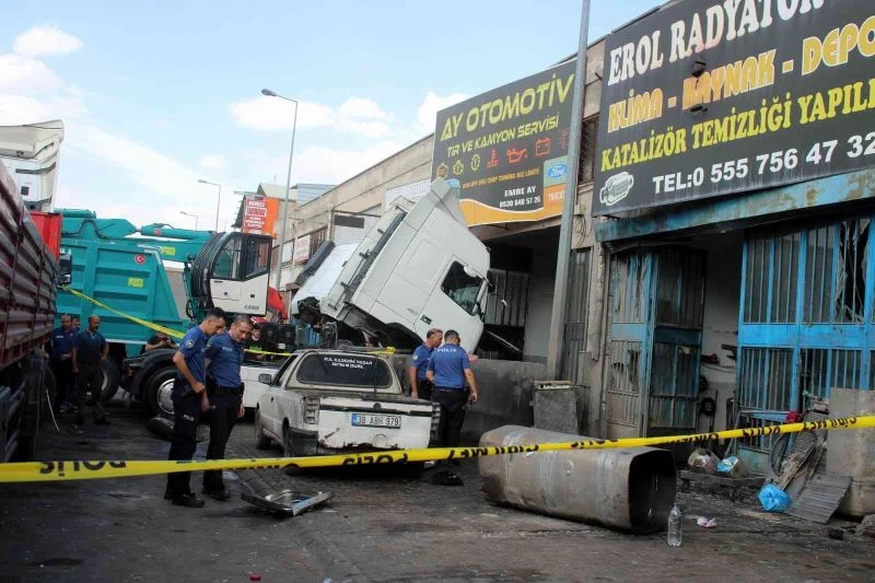 Yakıt tankı patladı: 4 yaralı
