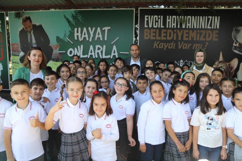 Başkan Özdemir, öğrencilere sahipsiz hayvanları korumanın önemini anlattı
