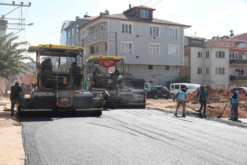 Körfez’de altyapısı tamamlanan caddeler asfaltlanıyor
