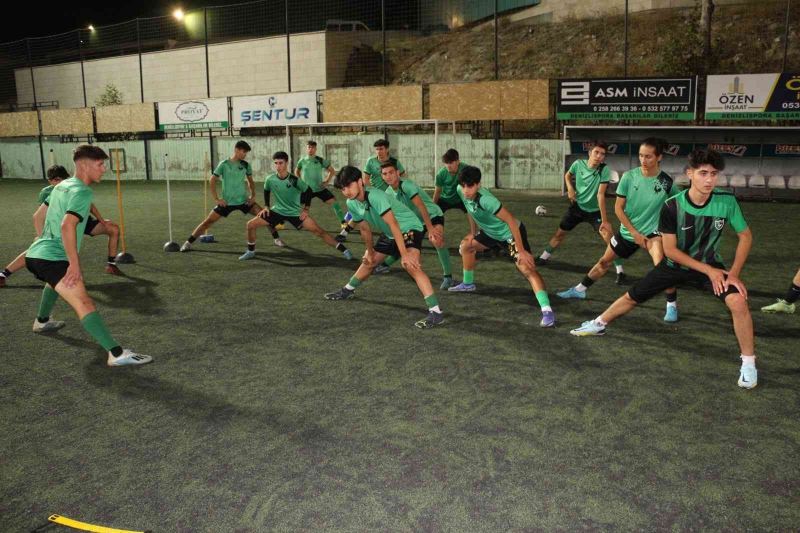 Denizlispor U17 ilk maça galibiyet parolası ile hazırlanıyor
