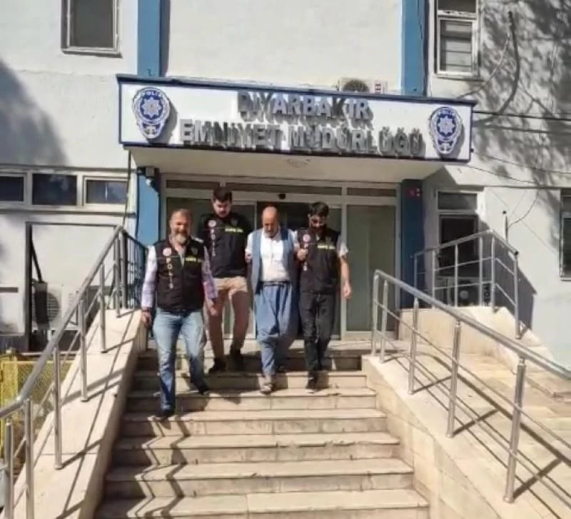 Bir polisi öldürüp, yedi kişiyi öldürmeye teşebbüs eden zanlı tutuklandı
