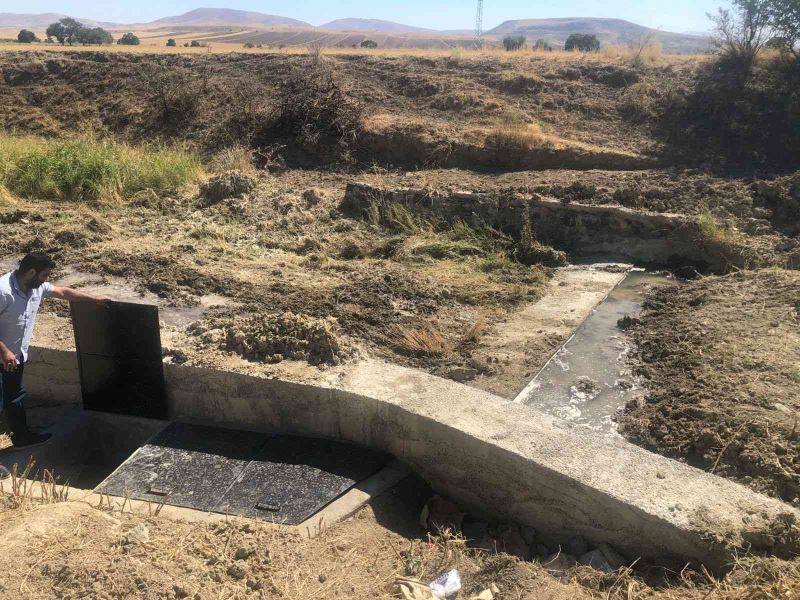 Elazığ’da 480 dönüm alan su ile buluştu
