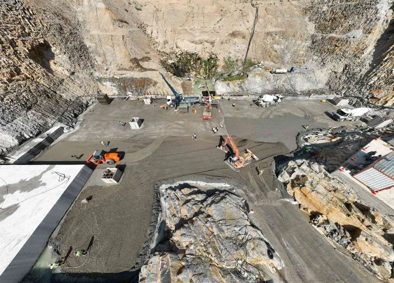 Sarıçay Barajı’nda gövde dolgusu imalatına başlandı
