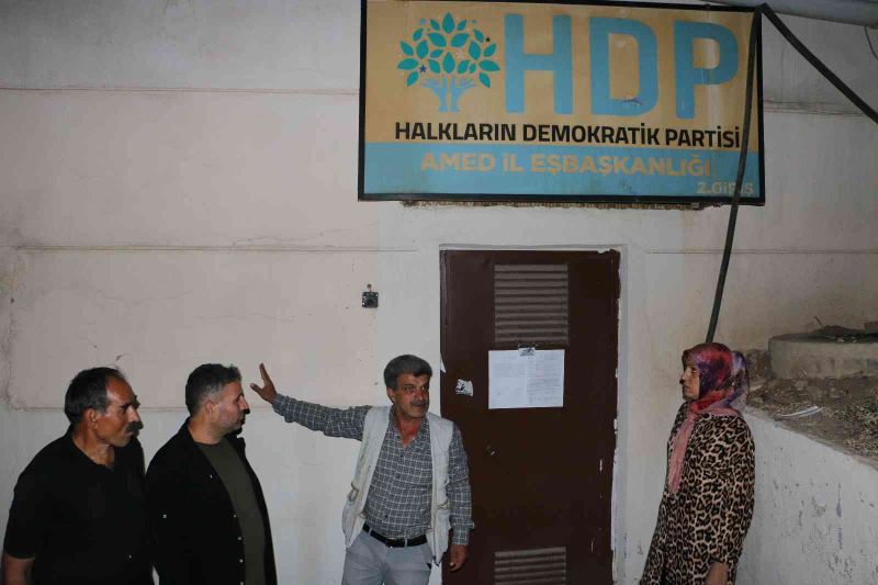 Diyarbakır HDP il binasına mühür vuruldu, aileler binanın yıkılmasını istiyor
