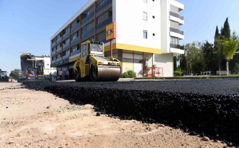 Güzeloba’da yollar yenileniyor
