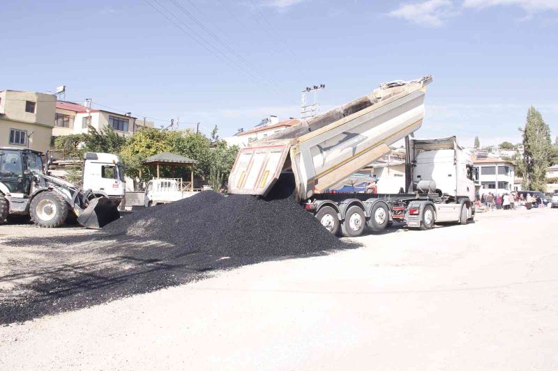 Altyapımı tamamlanan Karakaya’da asfalt serimine başlandı
