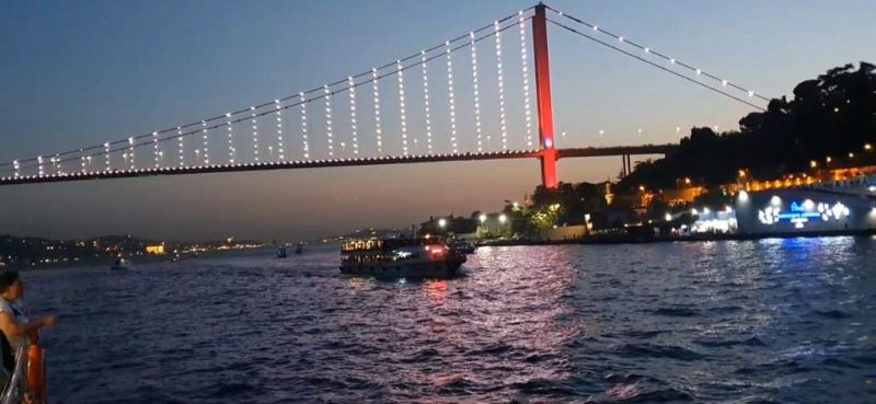 Pandeminin yorgunluğunu İstanbul Boğazı’nda attılar
