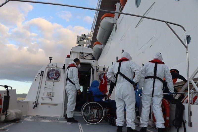 Yolcu gemisinde rahatsızlanan 2 İtalyan yolcunun tıbbi tahliyesi gerçekleştirildi
