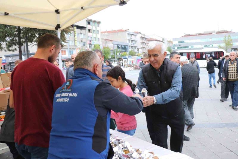 Hem kulaklar hem ağızlar tatlandı
