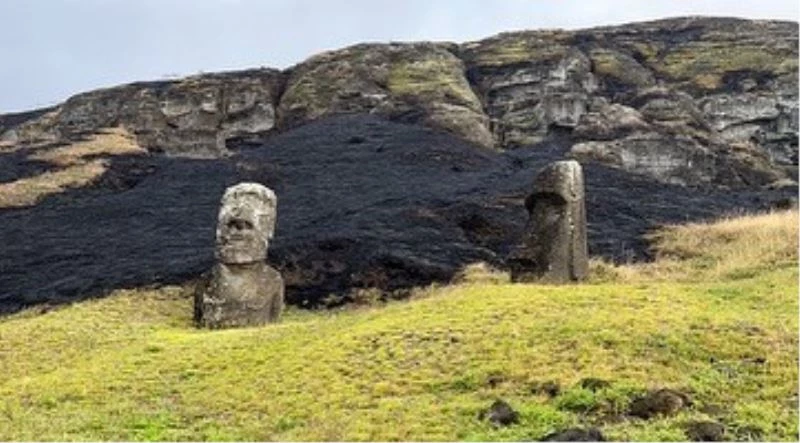 UNESCO listesindeki Moai heykelleri yangında büyük hasar gördü
