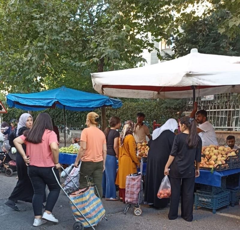 Bağlar Belediyesi KPSS sınavı nedeniyle semt pazarlarının yerini değiştirdi
