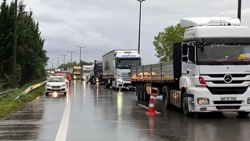 Anadolu Otoyolu’nu kilitleyen kaza
