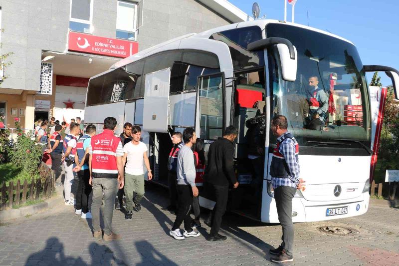 Edirne’de bu yıl 3 bin 500 göçmen ülkesine gönderildi
