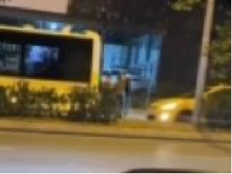 Sultanbeyli’de trafikte tehlike saçan patenli gençler vatandaşlar tarafından darp edildi
