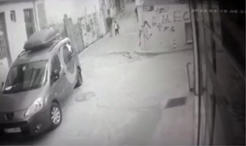 Beyoğlu’nda kızını okula bıraktığı esnada silahlı saldırıya uğradı
