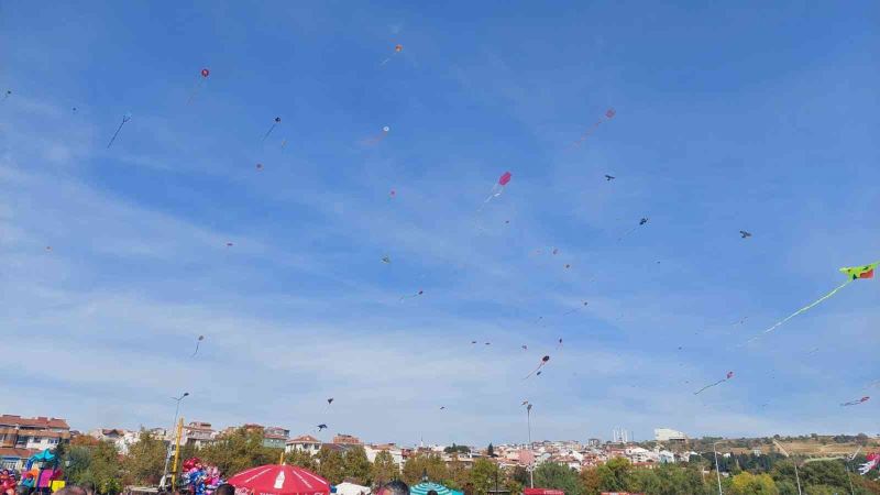 Tekirdağ’da gökyüzü uçurtmalarla kaplandı
