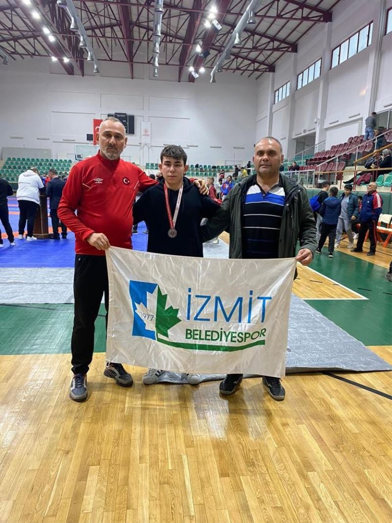 İzmit Belediyesporlu güreşçi, Cumhuriyet Kupası’nda ikinci oldu
