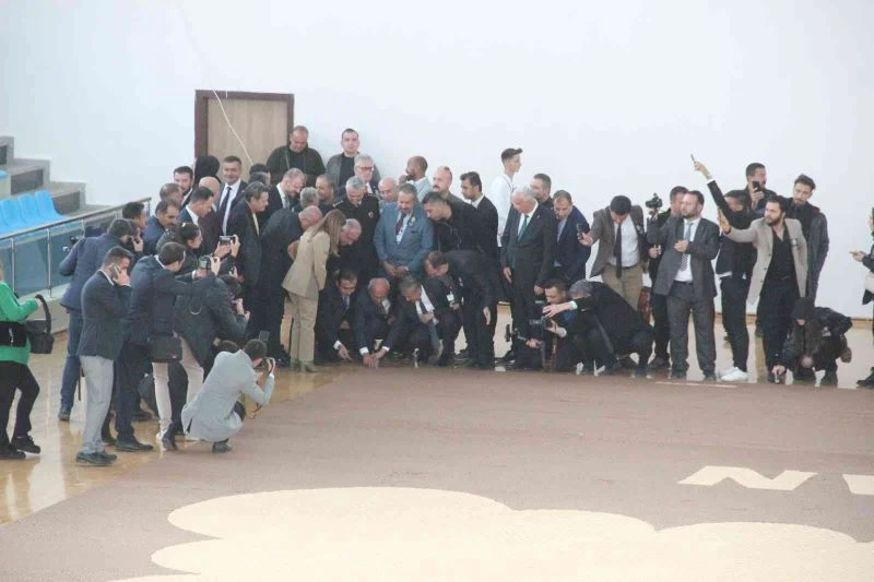 Karaman’da 3 ton bisküviden yapılan dünyanın en büyük buğday başağı mozaiği törenle açıldı
