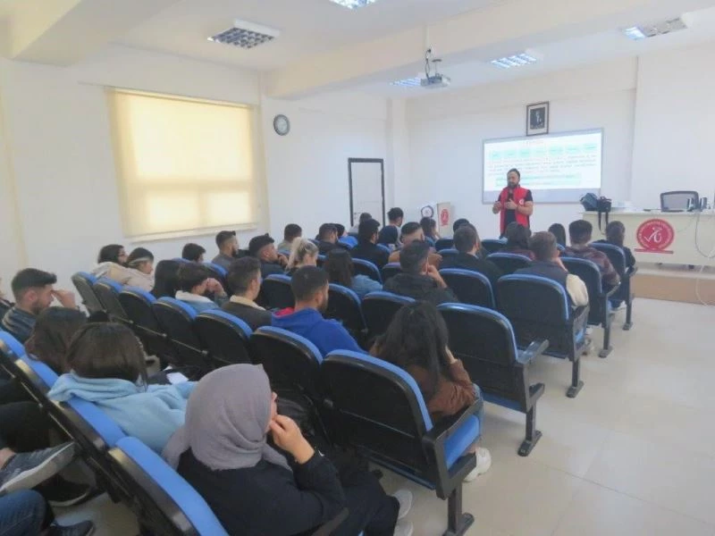 NEVÜ Kozaklı MYO’da ‘El Ele Güvenli Geleceğe’ konulu konferans
