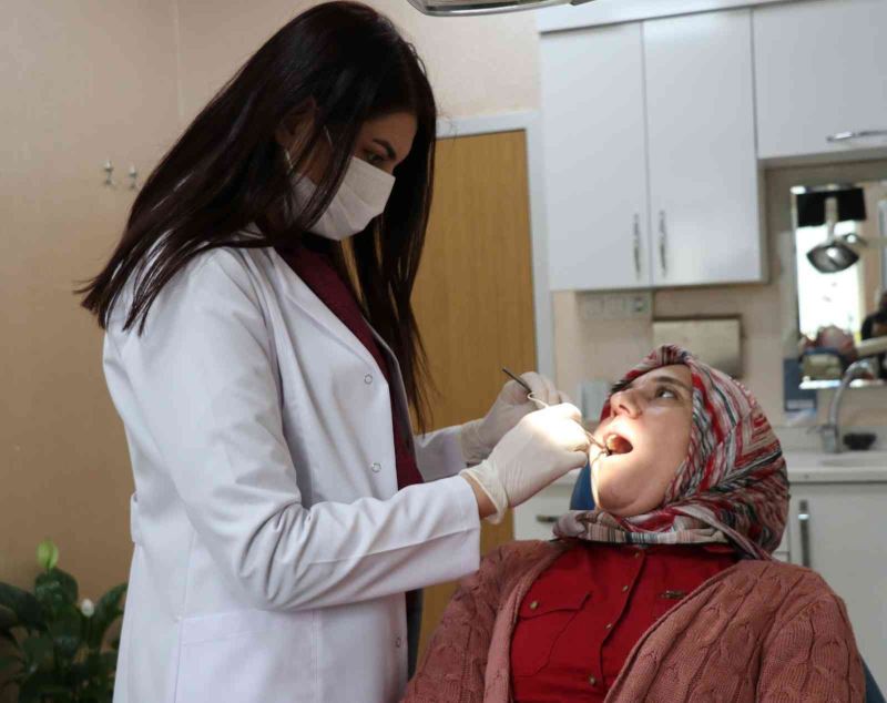 Lokman Hekim Hayat Hastanesinde engelli ve küçük yaştaki çocukların diş tedavileri başarıyla yapılıyor
