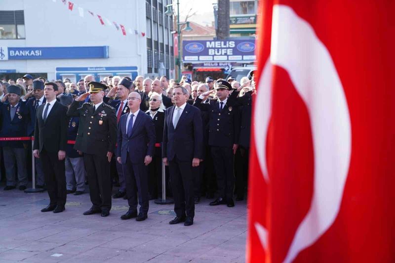 9’u 5 geçe tüm Ayvalık sessizliğe büründü
